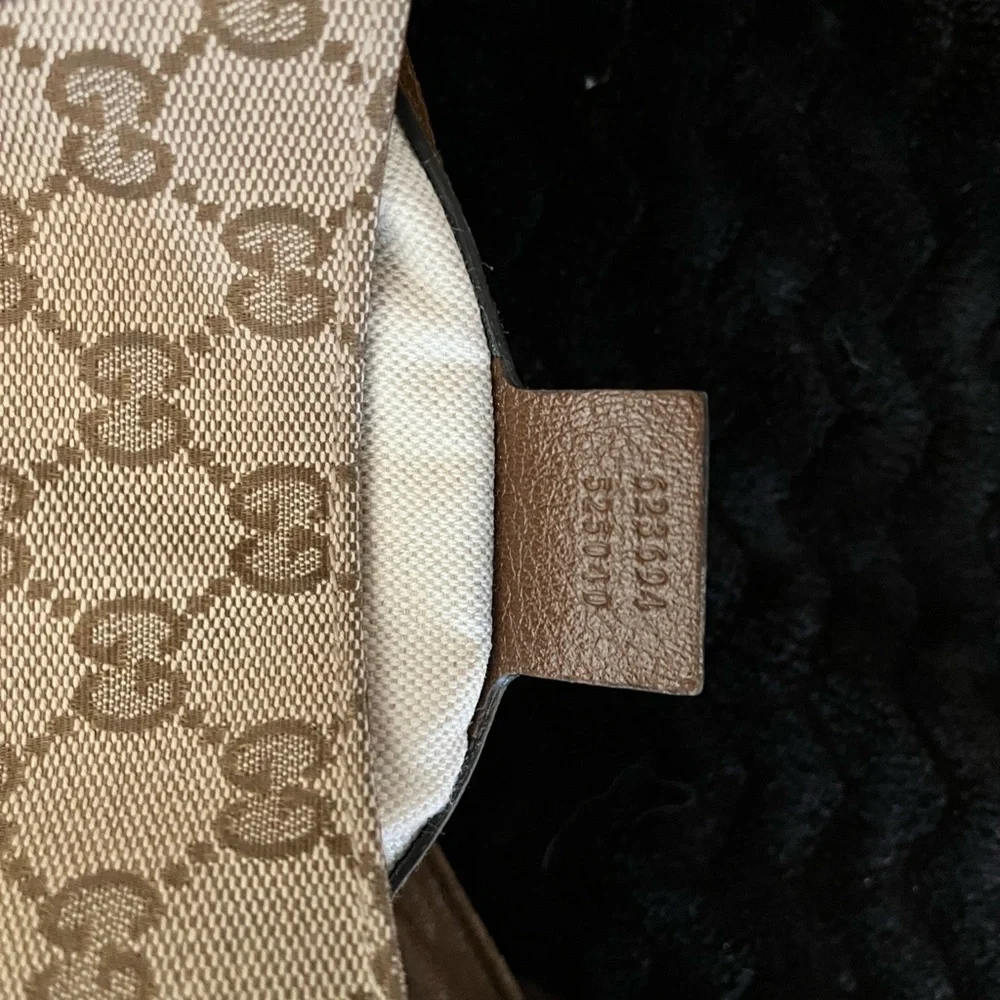 Authentic Gucci Handbag with dust bag and original packaging! - Picture 5 of 6